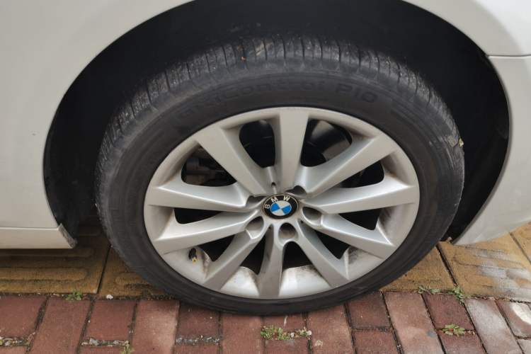 Used BMW 5 Series 2014 528Li Leading Model Right Front Wheel Hub
