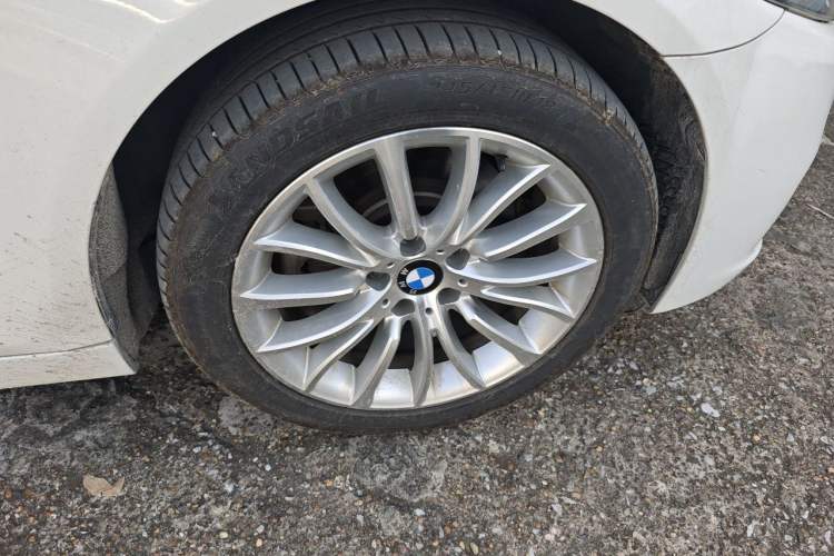 Used BMW 5 Series 2014 525Li Luxury Design Package Right Front Wheel Hub