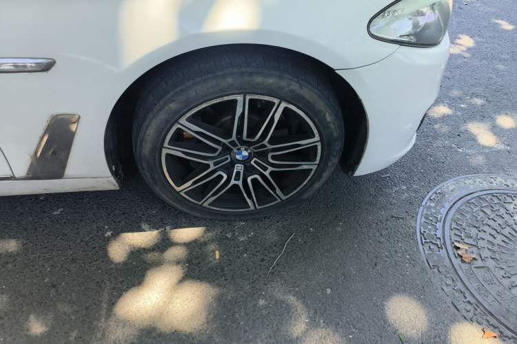 Used BMW 5 Series 2014 525Li Fashion Design Package Right Front Wheel Hub