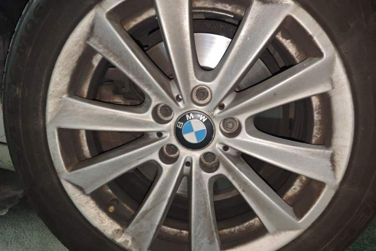Used BMW 5 Series 2014 520Li Elegant Model Right Front Wheel Hub
