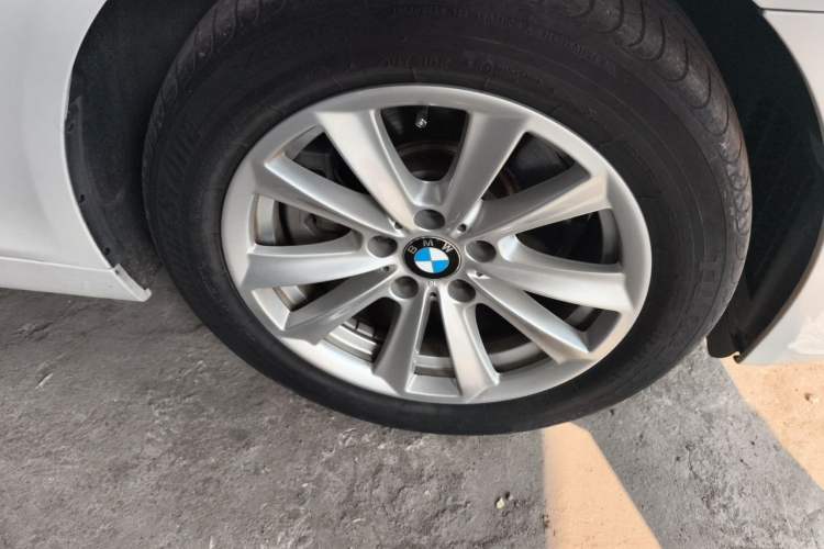 Used BMW 5 Series 2014 520Li Elegant Model Right Front Wheel Hub