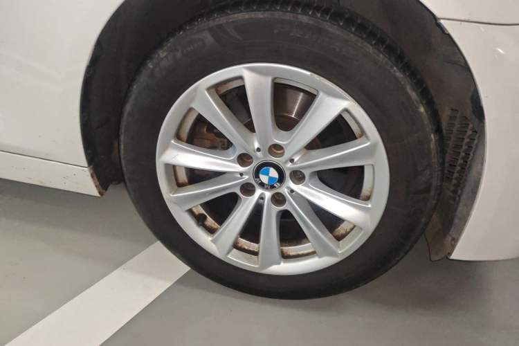 Used BMW 5 Series 2014 520Li Elegant Model Right Front Wheel Hub