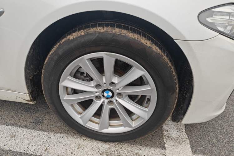 Used BMW 5 Series 2014 520Li Elegant Model Right Front Wheel Hub