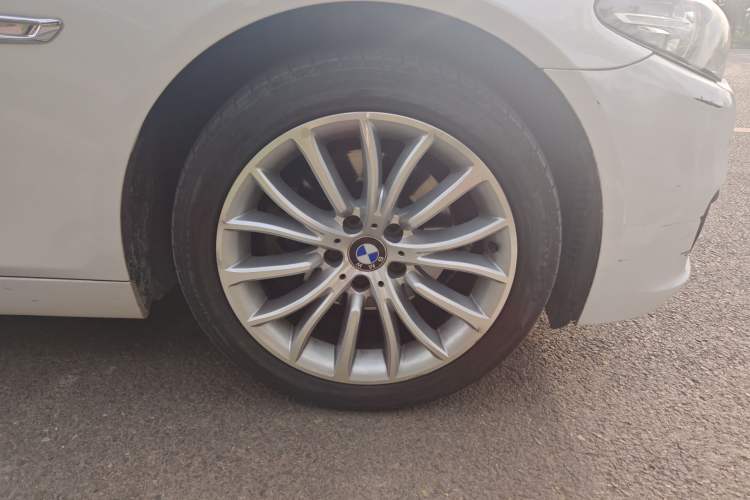 Used BMW 5 Series 2014 528Li Leading Model Right Front Wheel Hub