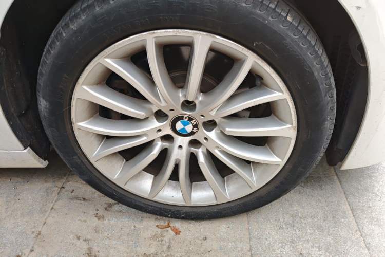Used BMW 5 Series 2014 525Li Luxury Design Package Right Front Wheel Hub
