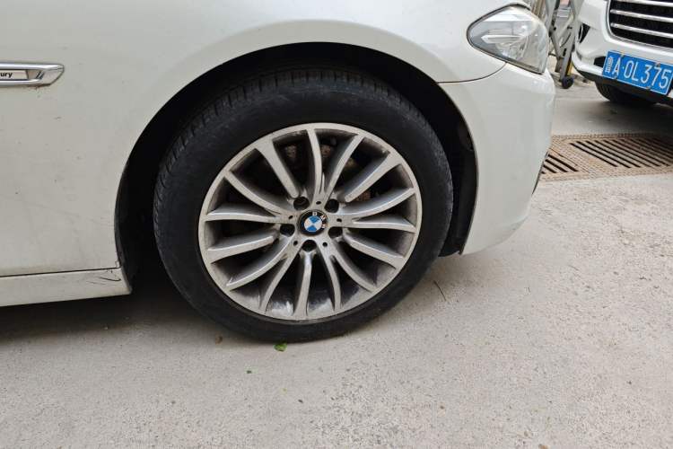 Used BMW 5 Series 2014 525Li Luxury Design Package Right Front Wheel Hub