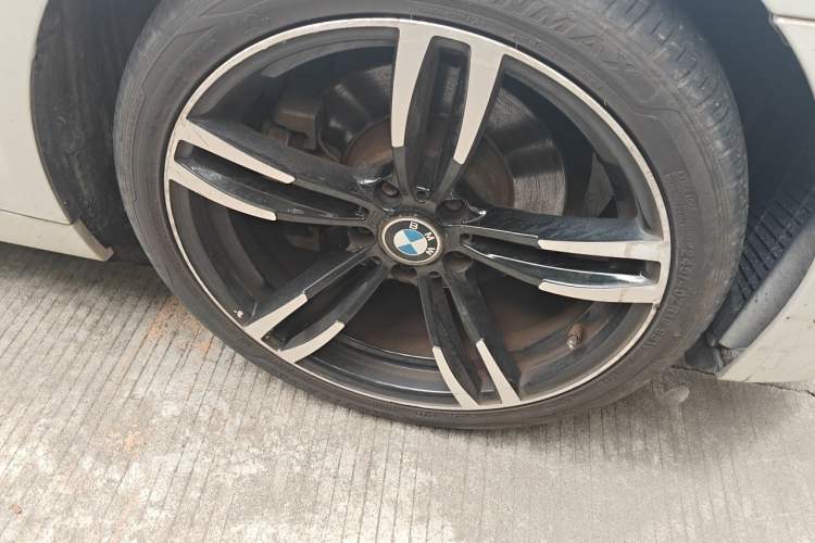 Used BMW 5 Series 2014 525Li Luxury Design Package Right Front Wheel Hub