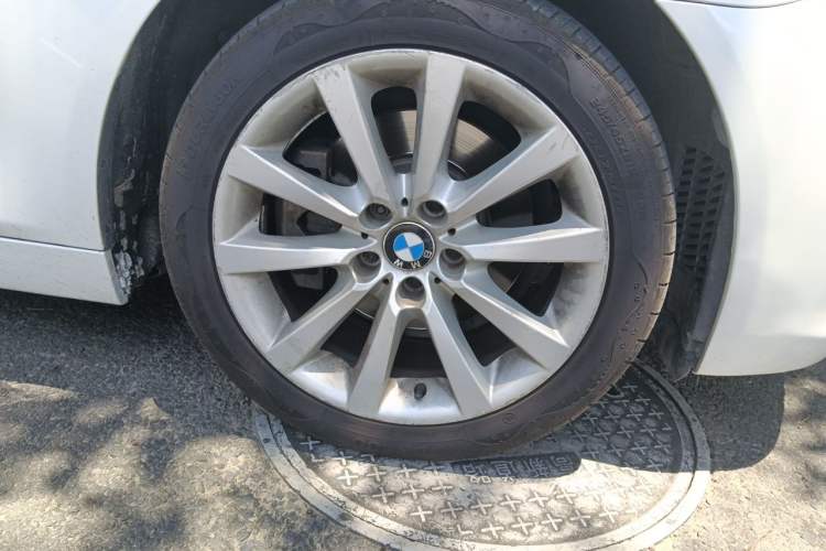 Used BMW 5 Series 2014 528Li Leading Model Right Front Wheel Hub