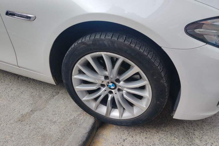 Used BMW 5 Series 2014 525Li Luxury Design Package Right Front Wheel Hub