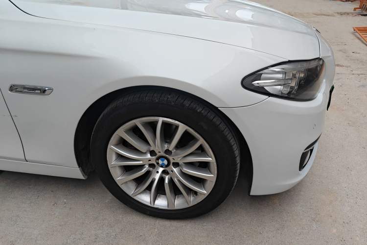 Used BMW 5 Series 2014 525Li Luxury Design Package Right Front Wheel Hub