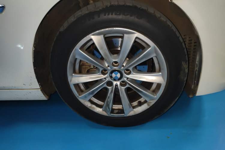 Used BMW 5 Series 2014 520Li Elegant Model Right Front Wheel Hub