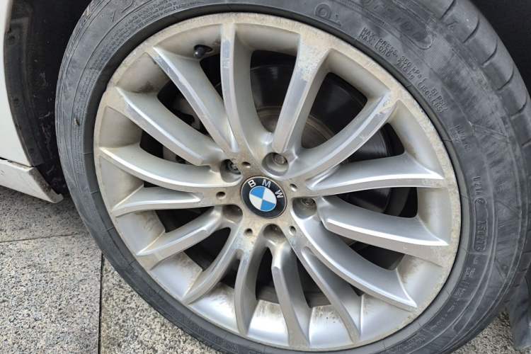 Used BMW 5 Series 2014 525Li Luxury Design Package Right Front Wheel Hub