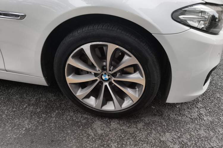 Used BMW 5 Series 2014 528Li Leading Model Right Front Wheel Hub