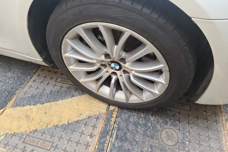 Used BMW 5 Series 2014 525Li Luxury Design Package Right Front Wheel Hub