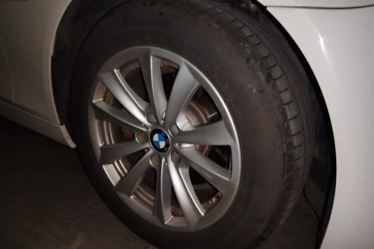 Used BMW 5 Series 2014 520Li Elegant Model Right Front Wheel Hub