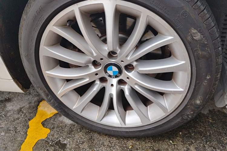 Used BMW 5 Series 2014 525Li Luxury Design Package Right Front Wheel Hub