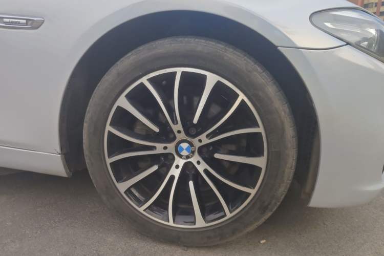 Used BMW 5 Series 2014 525Li Luxury Design Package Right Front Wheel Hub