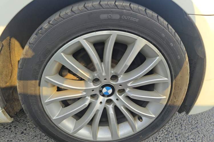 Used BMW 5 Series 2014 525Li Luxury Design Package Right Front Wheel Hub