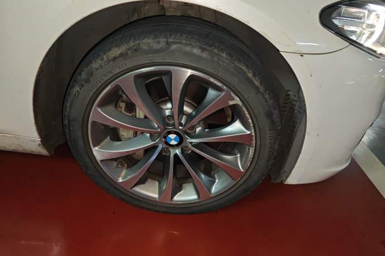 Used BMW 5 Series 2014 528Li Leading Model Right Front Wheel Hub