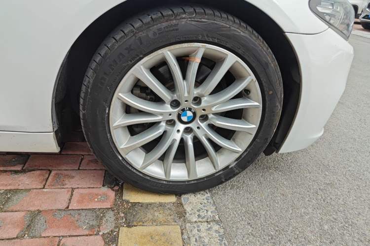 Used BMW 5 Series 2014 525Li Luxury Design Package Right Front Wheel Hub