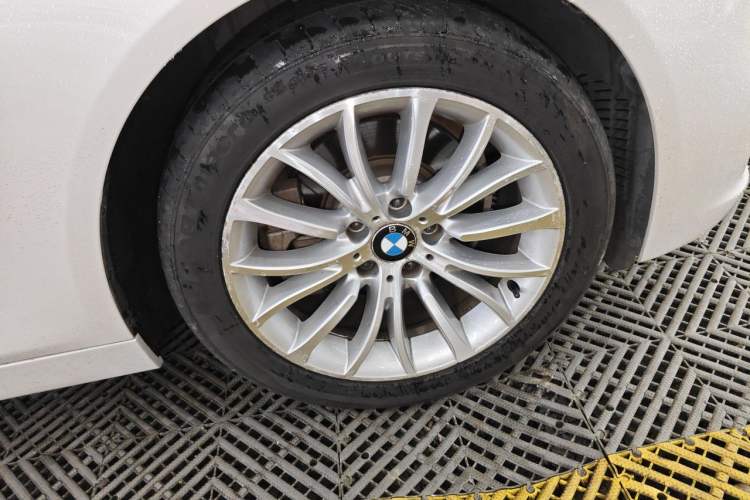 Used BMW 5 Series 2014 525Li Luxury Design Package Right Front Wheel Hub