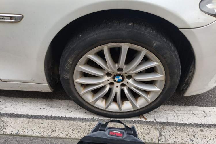 Used BMW 5 Series 2014 525Li Luxury Design Package Right Front Wheel Hub