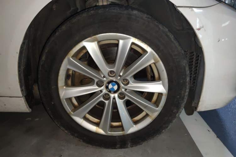 Used BMW 5 Series 2014 520Li Elegant Model Right Front Wheel Hub