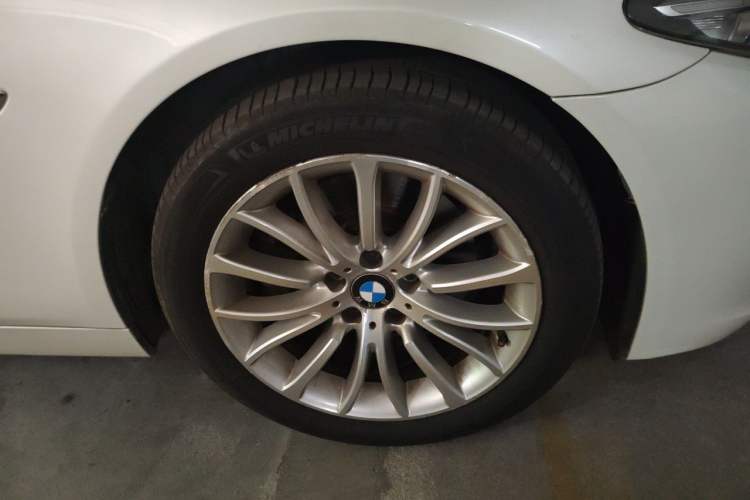 Used BMW 5 Series 2014 525Li Luxury Design Package Right Front Wheel Hub