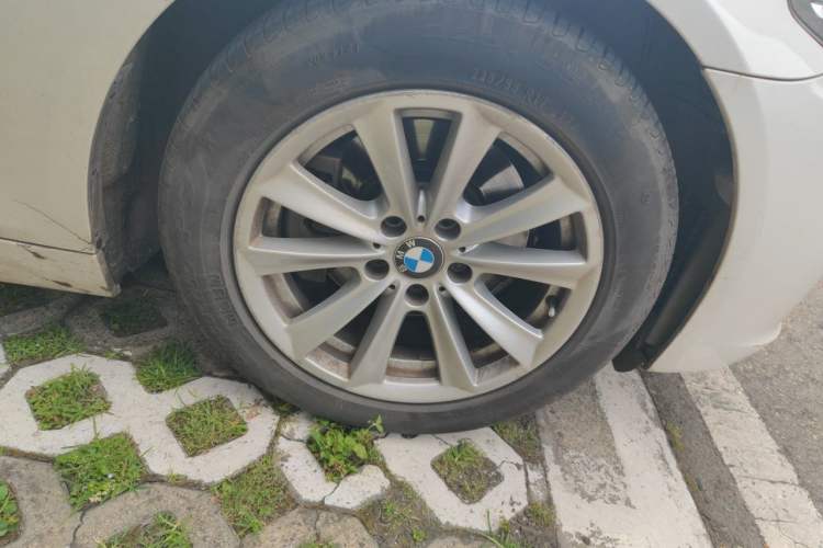 Used BMW 5 Series 2014 520Li Elegant Model Right Front Wheel Hub