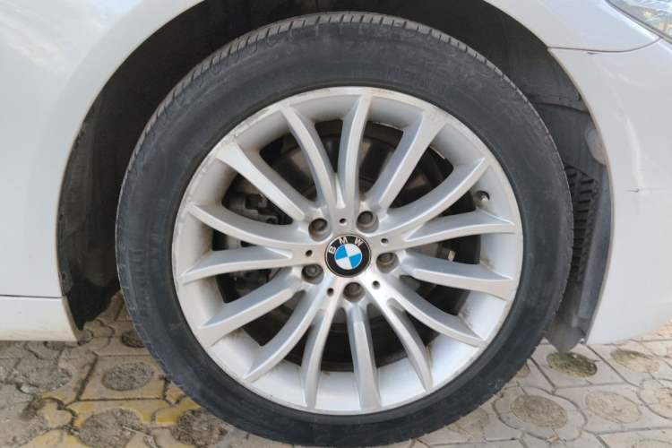 Used BMW 5 Series 2014 525Li Luxury Design Package Right Front Wheel Hub