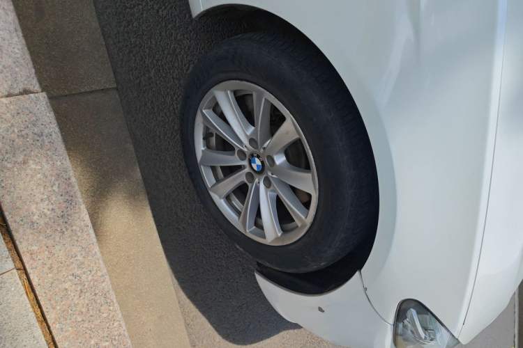 Used BMW 5 Series 2014 520Li Elegant Model Right Front Wheel Hub