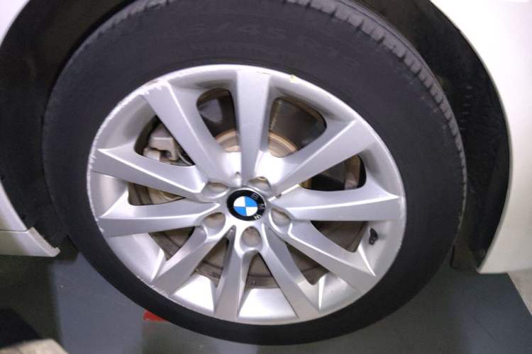 Used BMW 5 Series 2014 528Li xDrive Premium Edition Right Front Wheel Hub