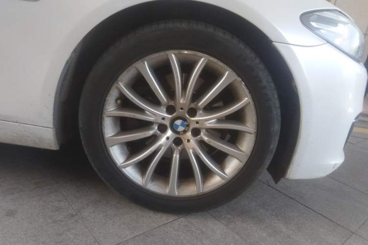Used BMW 5 Series 2014 525Li Luxury Design Package Right Front Wheel Hub