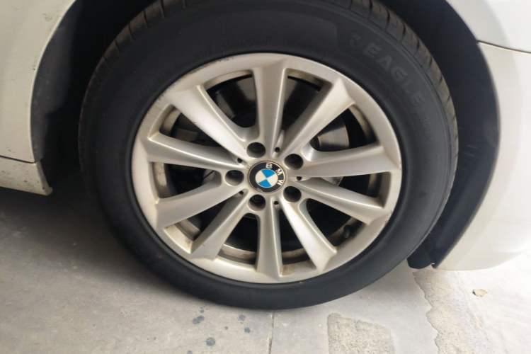 Used BMW 5 Series 2014 520Li Elegant Model Right Front Wheel Hub