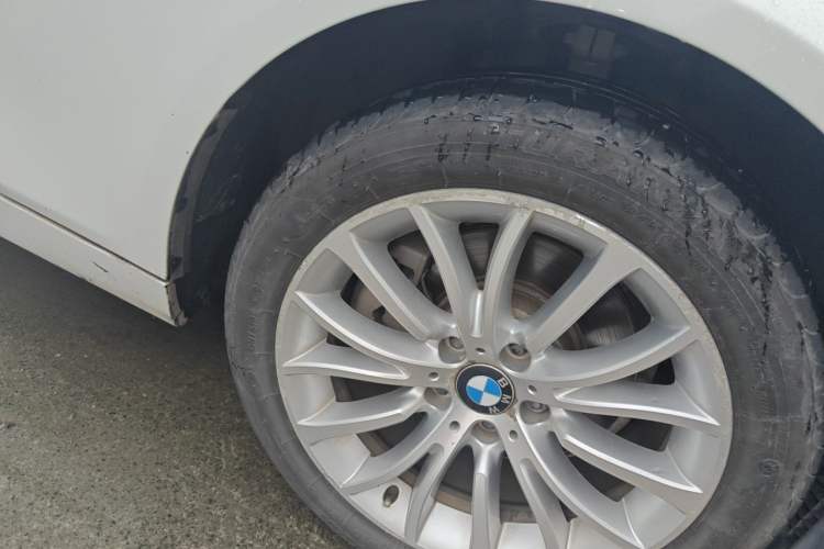 Used BMW 5 Series 2014 525Li Luxury Design Package Right Front Wheel Hub