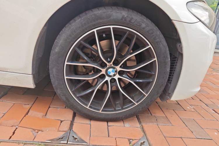 Used BMW 5 Series 2014 525Li Luxury Design Package Right Front Wheel Hub