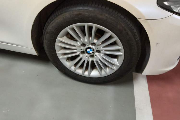 Used BMW 5 Series 2014 525Li Leading Model Right Front Wheel Hub