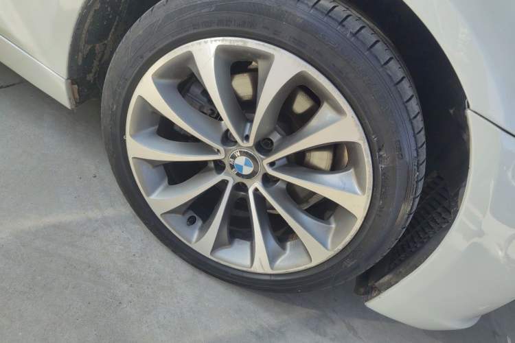 Used BMW 5 Series 2014 525Li Luxury Design Package Right Front Wheel Hub
