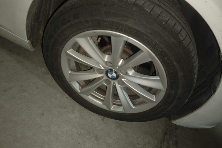 Used BMW 5 Series 2014 520Li Elegant Model Right Front Wheel Hub