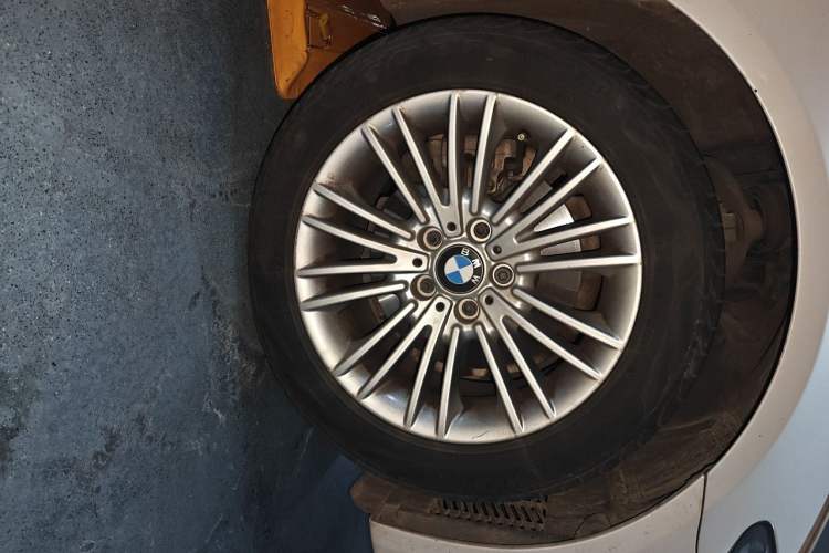 Used BMW 5 Series 2014 525Li Leading Model Right Front Wheel Hub