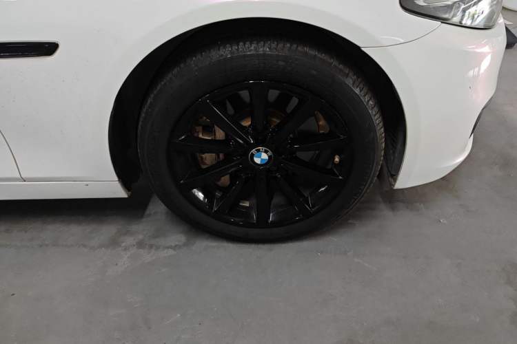 Used BMW 5 Series 2014 535Li Leading Model Right Front Wheel Hub