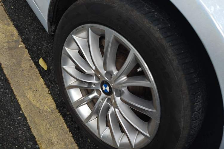 Used BMW 5 Series 2014 525Li Luxury Design Package Right Front Wheel Hub