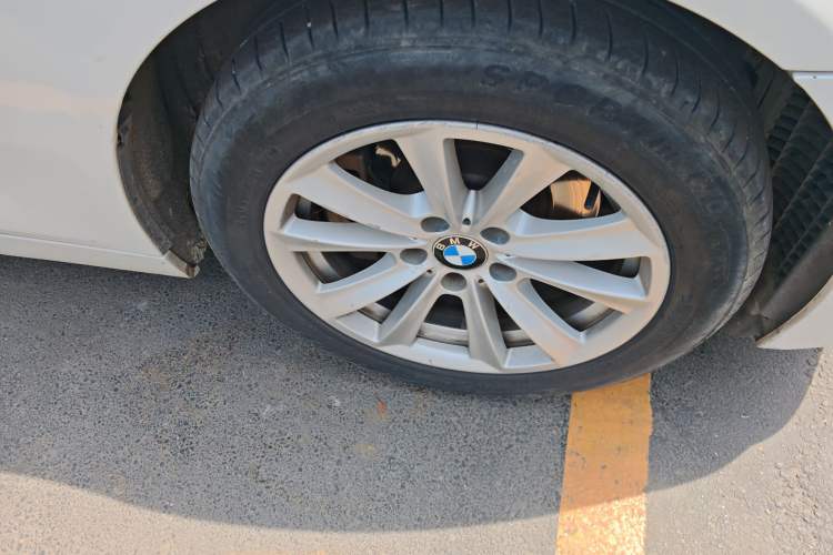 Used BMW 5 Series 2014 520Li Elegant Model Right Front Wheel Hub
