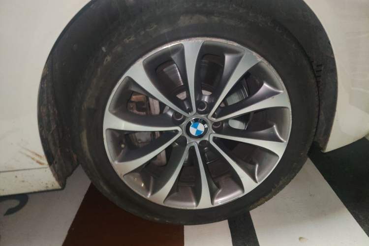 Used BMW 5 Series 2014 528Li Leading Model Right Front Wheel Hub