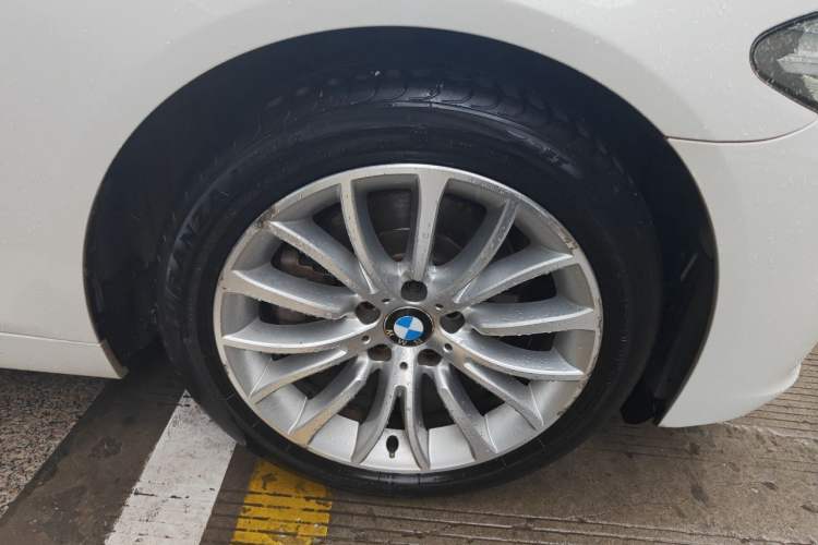 Used BMW 5 Series 2014 525Li Luxury Design Package Right Front Wheel Hub