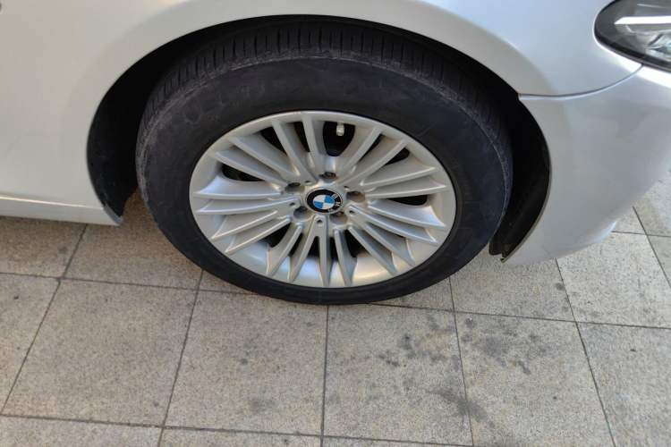 Used BMW 5 Series 2014 525Li Leading Model Right Front Wheel Hub