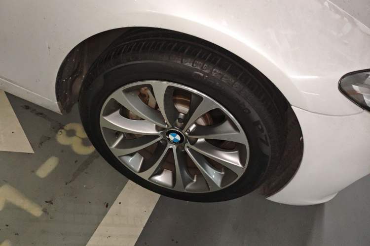 Used BMW 5 Series 2014 528Li Leading Model Right Front Wheel Hub