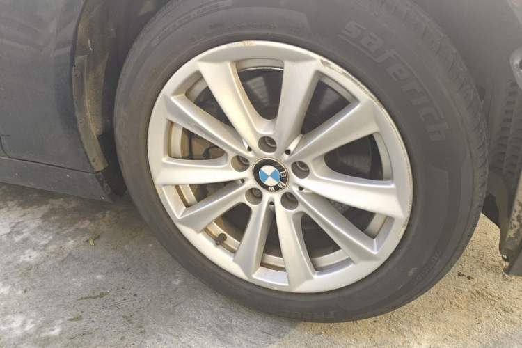Used BMW 5 Series 2014 520Li Elegant Model Right Front Wheel Hub