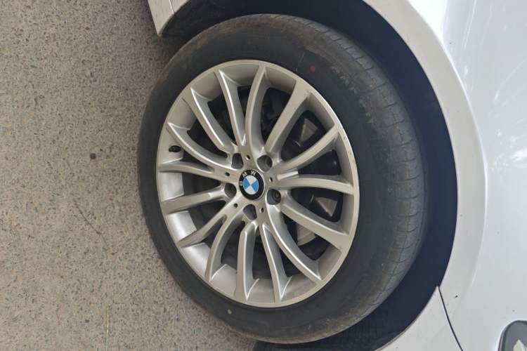 Used BMW 5 Series 2014 525Li Leading Model Right Front Wheel Hub