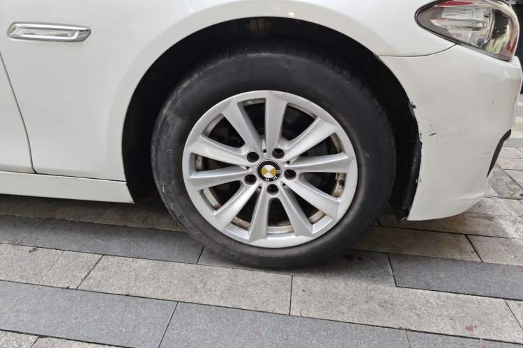Used BMW 5 Series 2014 520Li Elegant Model Right Front Wheel Hub